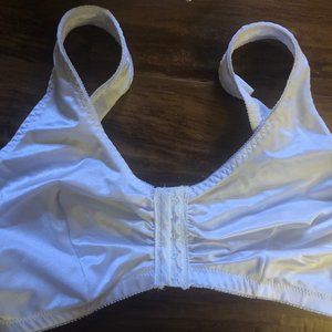 White Glamorize bra size 40 B/C/D